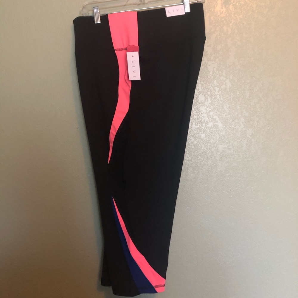 Women’s Livi -  Athletic Capri 22/24 NWT